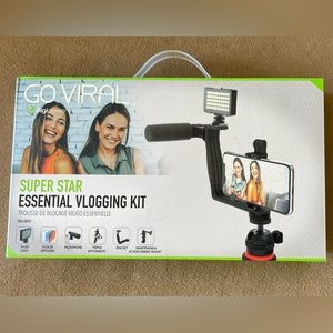 DigiPower DPS-VLG5 Go Viral Super Star Video Blogging / Essential Vlogging Kit